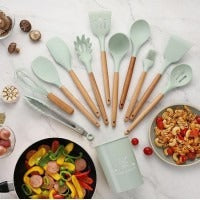 👩🍳 Set 13 Ustensile de Gatit din Silicon cu Maner din Bambus – Rezistente la Temperaturi Ridicate, Igienice si Perfecte pentru Orice Bucatarie 🍲✨ Mix Mart