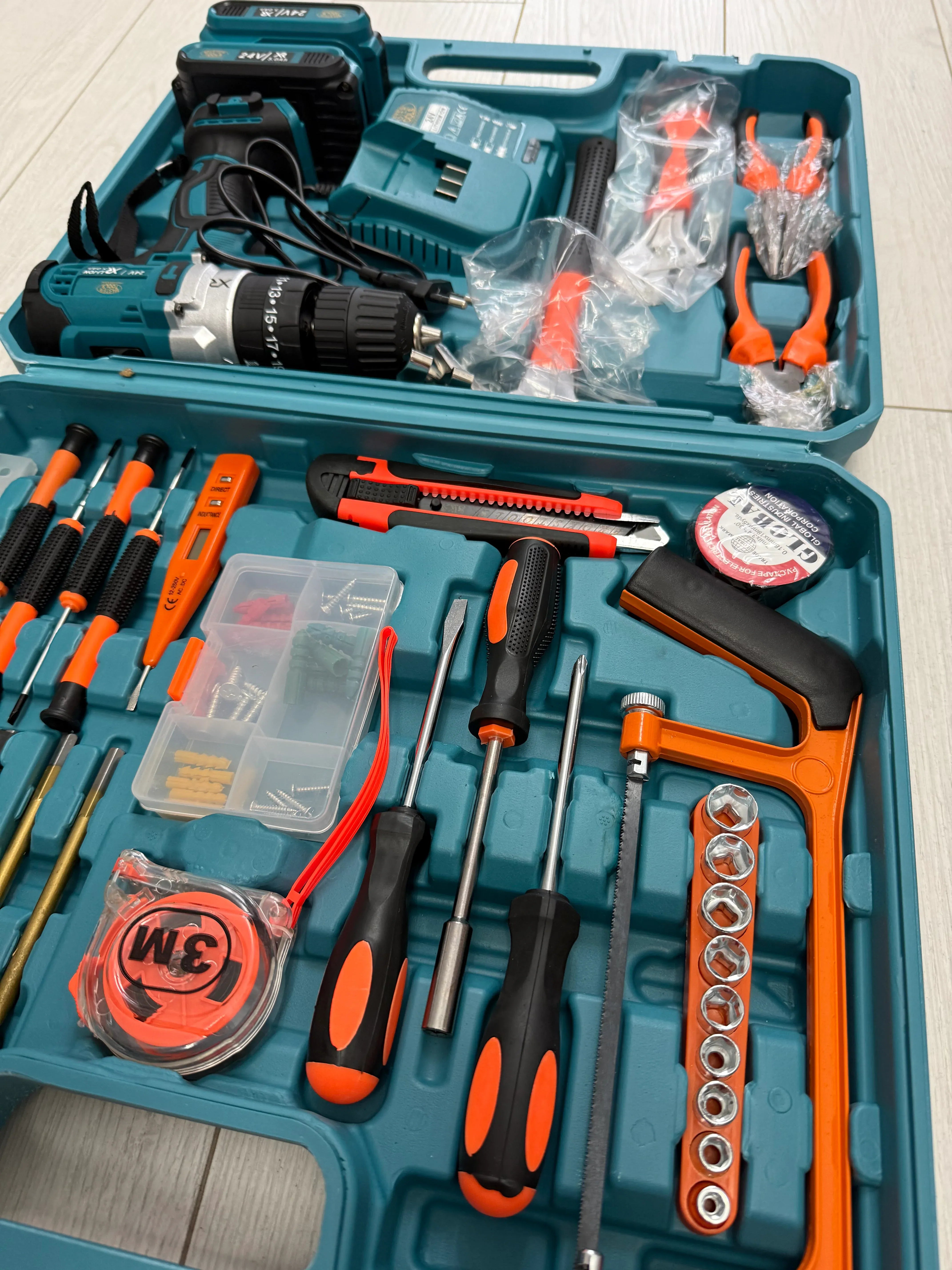 Kit multifunctional de scule electrice: bormasina, autofiletanta cu percutie,2 baterii si o gama larga de accesorii