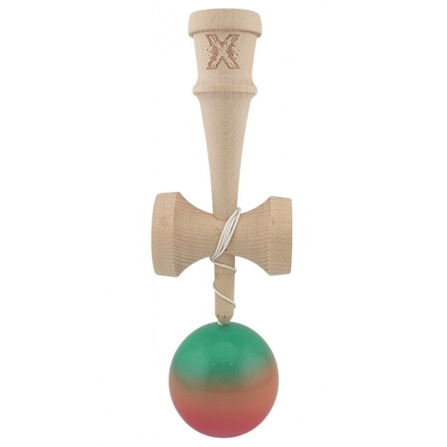 Kendama X Originală Profesională Super Sticky din Lemn – 18 cm, Gradient Roșu-Verde – Aderență Maximă, Stabilitate și Performanță Ridicată